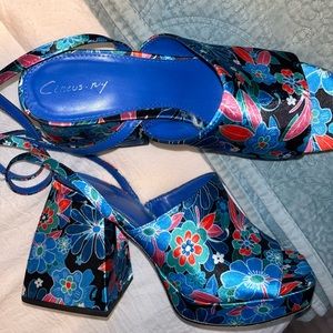 Circus 70s pump heel wrap up 3 in